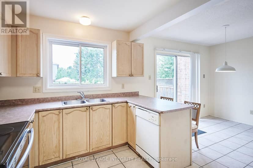 51 Havenhurst Crescent — photo 10 of 30