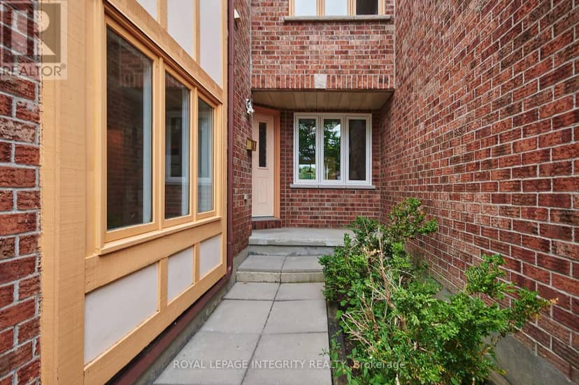 51 Havenhurst Crescent — photo 3 of 30