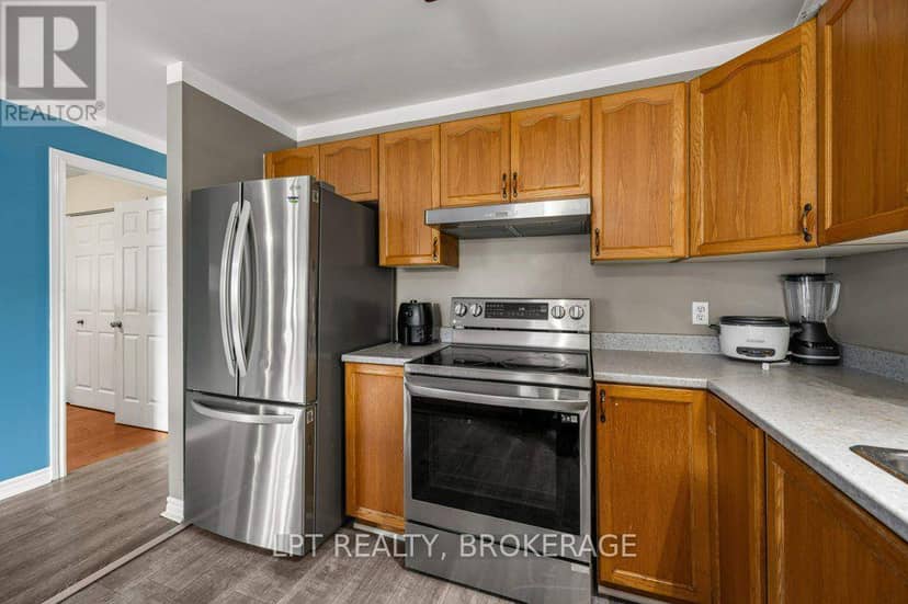 8 Wilfred Crescent — photo 2 of 38