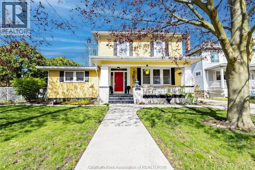 335 Wellington STREET West — photo 1 of 40