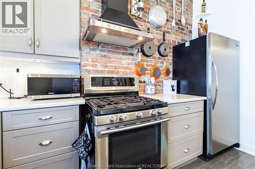 335 Wellington STREET West — photo 18 of 40