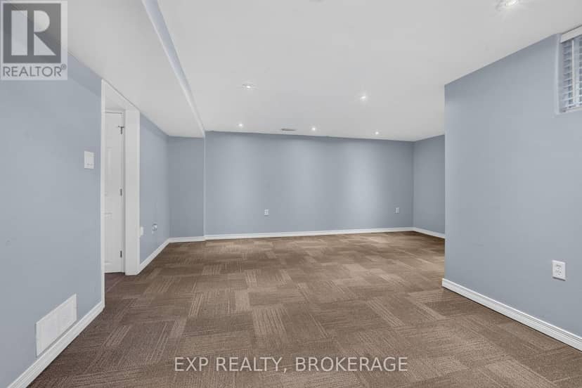 1896 Berrywood Crescent — photo 33 of 40