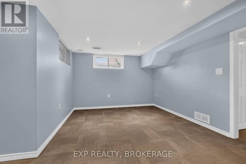 1896 Berrywood Crescent — photo 34 of 40