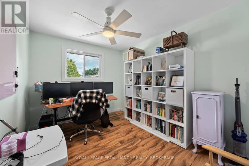 46 Rosemund Crescent — photo 24 of 40