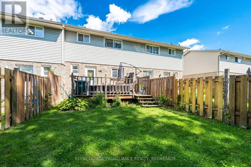 46 Rosemund Crescent — photo 33 of 40