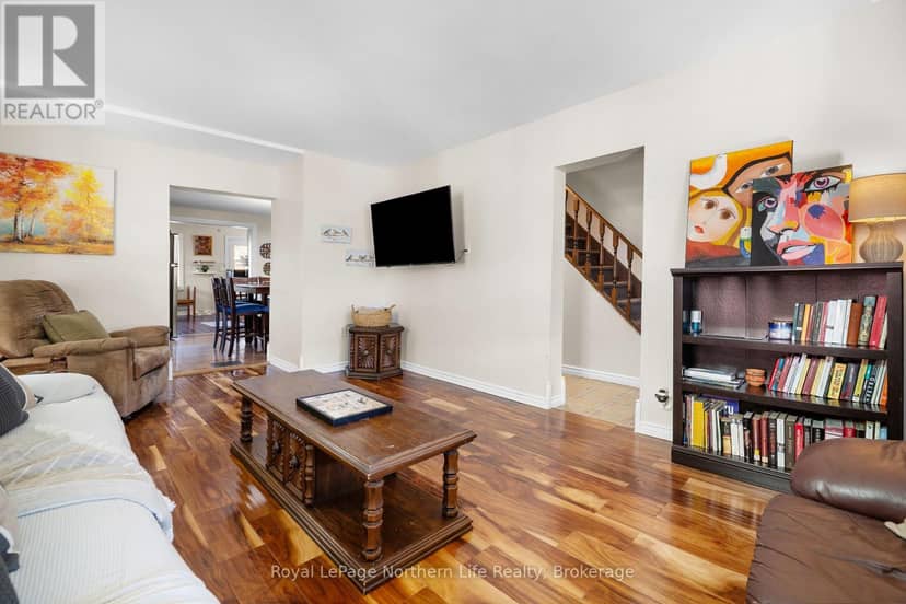 478 First Avenue W — photo 8 of 40