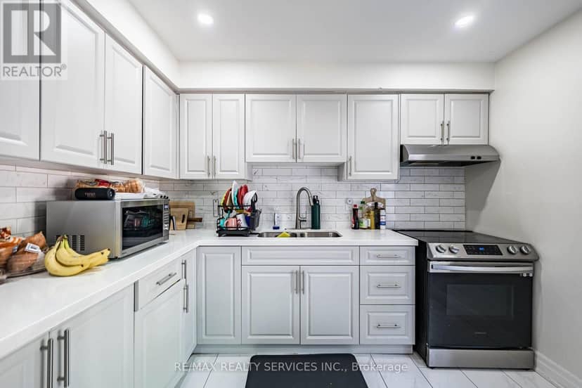 122 - 122 Ellerslie Road — photo 18 of 40