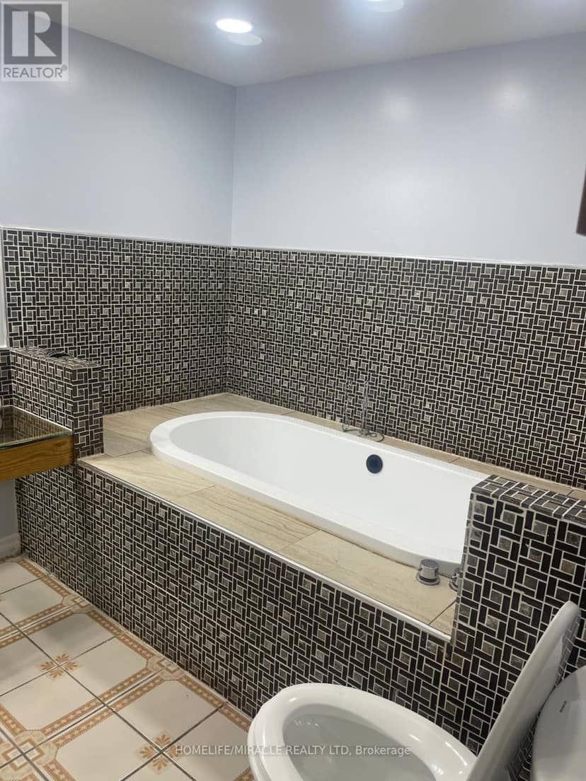 87 Renny Crescent — photo 12 of 34