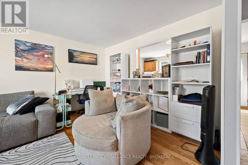 46 Rosemund Crescent — photo 9 of 40