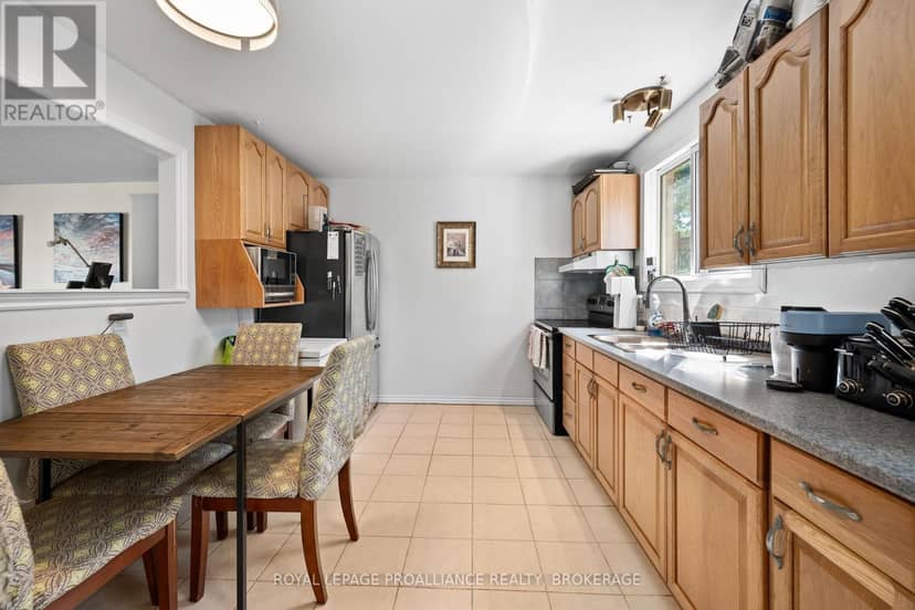 46 Rosemund Crescent — photo 12 of 40