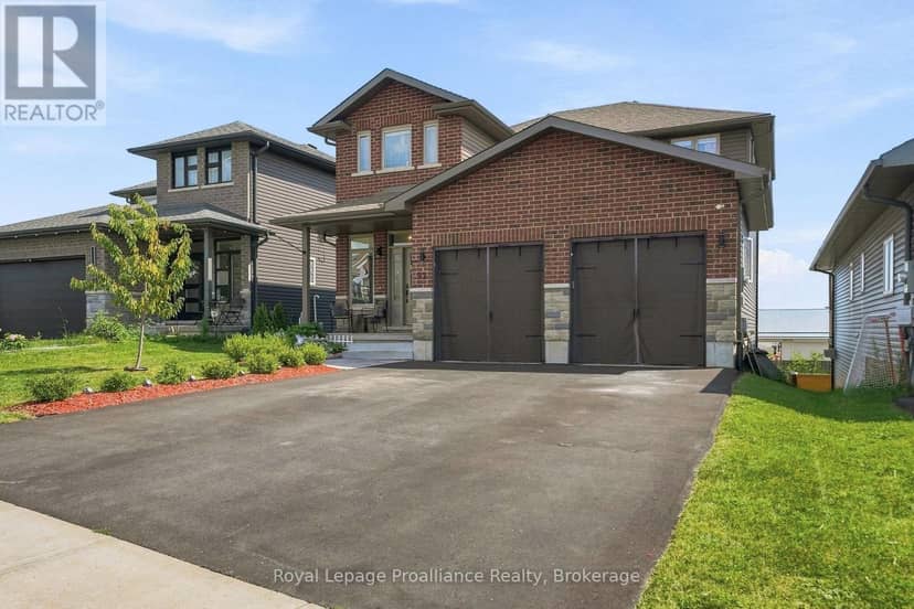 92 Northumberland Boulevard — photo 1 of 40