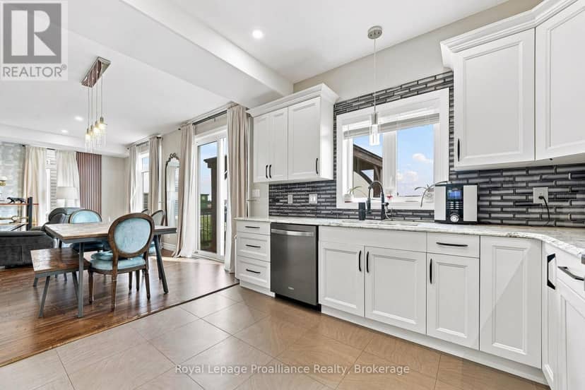 92 Northumberland Boulevard — photo 17 of 40