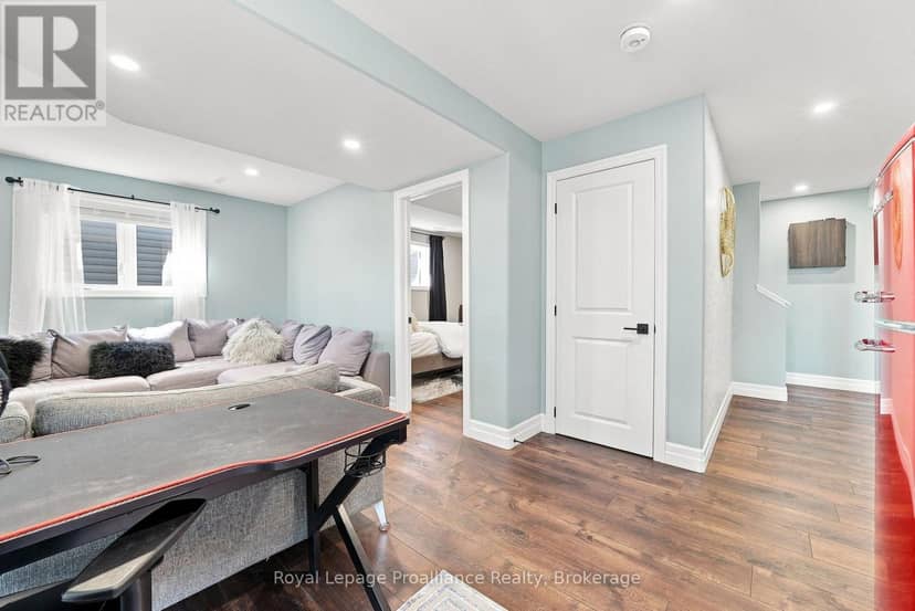 92 Northumberland Boulevard — photo 37 of 40