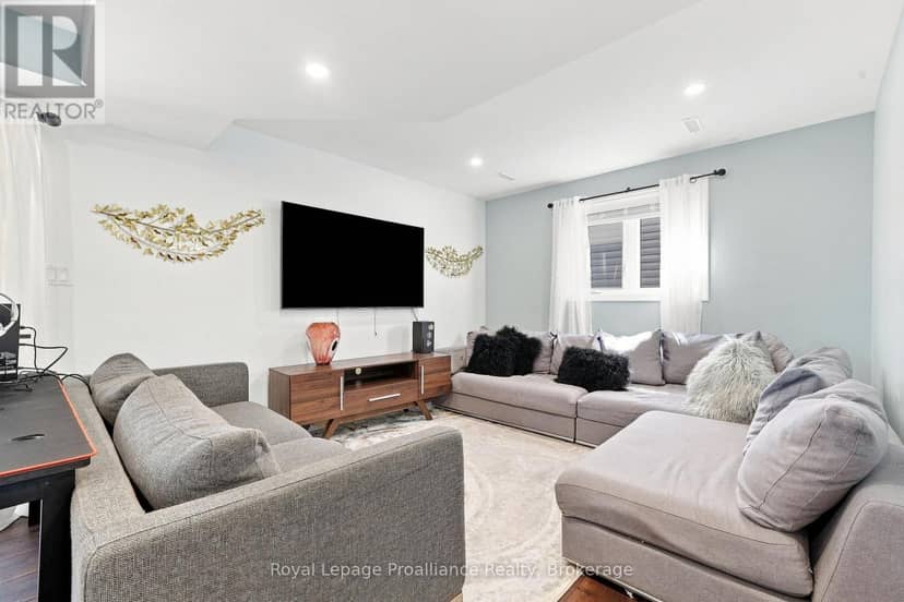 92 Northumberland Boulevard — photo 38 of 40