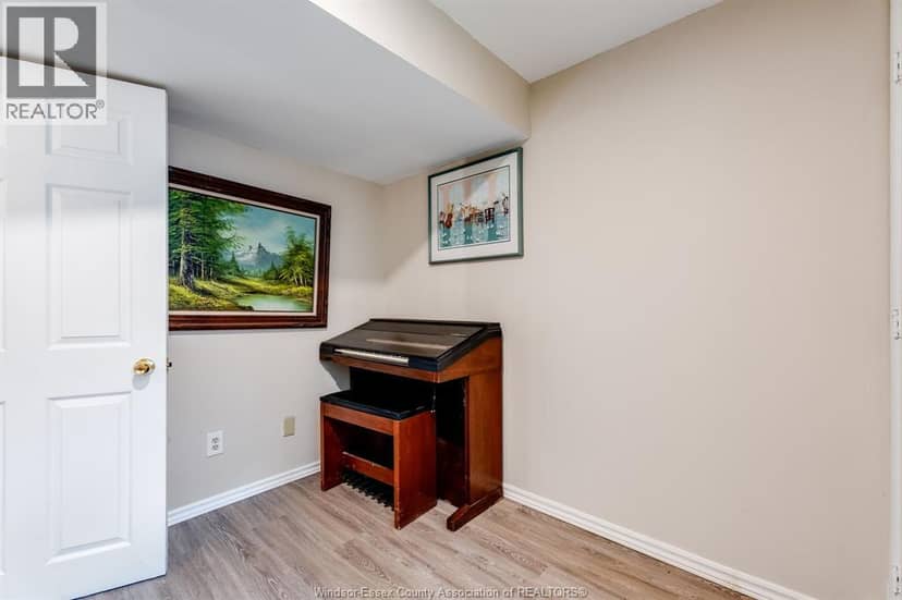 37 Elizabeth CRESCENT — photo 18 of 40