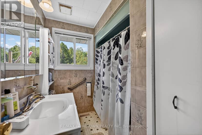 1404 Hallecks Road E — photo 19 of 40