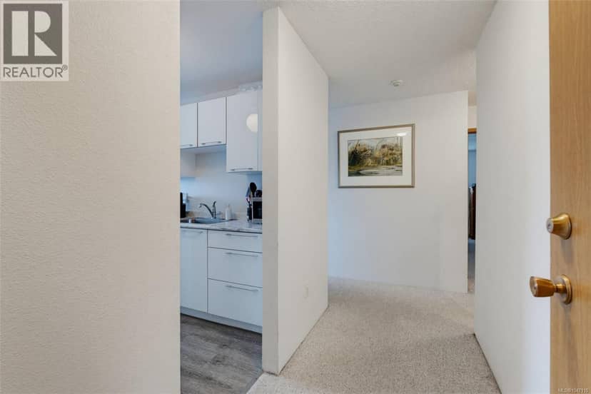 421 3255 Glasgow Ave, Saanich