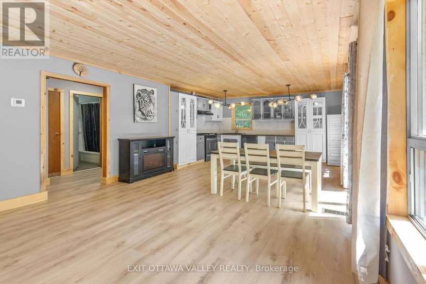561 Long Lake Road — photo 19 of 40