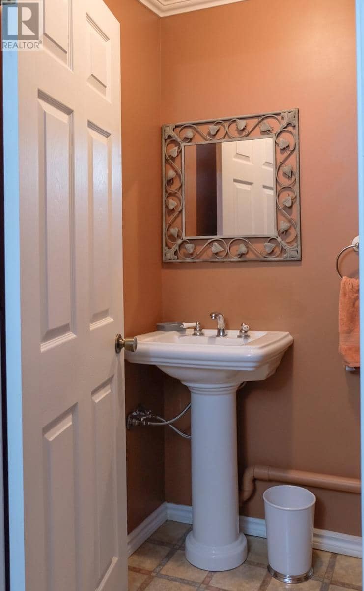 19 Elmwood Crescent — photo 22 of 32