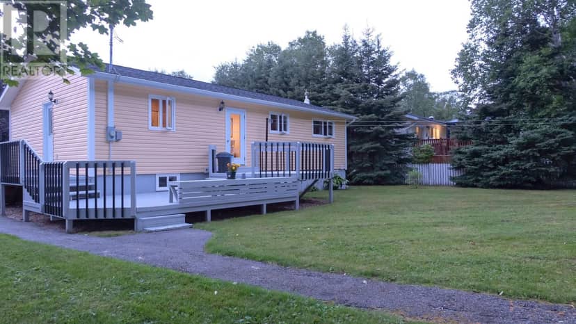 19 Elmwood Crescent — photo 31 of 32
