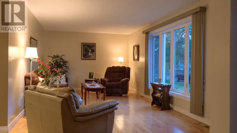 19 Elmwood Crescent, Pasadena, photo 5