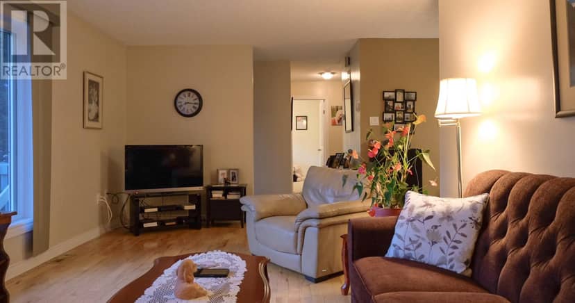 19 Elmwood Crescent, Pasadena, photo 7