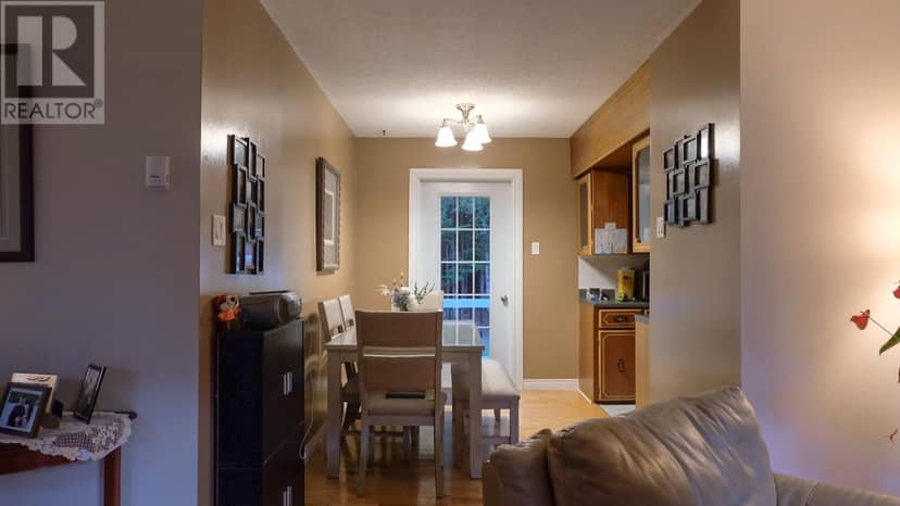 19 Elmwood Crescent, Pasadena, photo 8