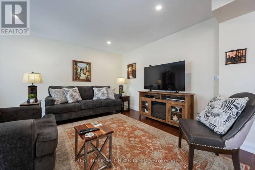26 Amber Street — photo 12 of 31