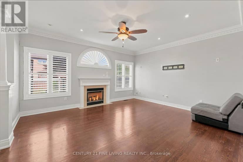 38 Eiffel Boulevard — photo 9 of 37