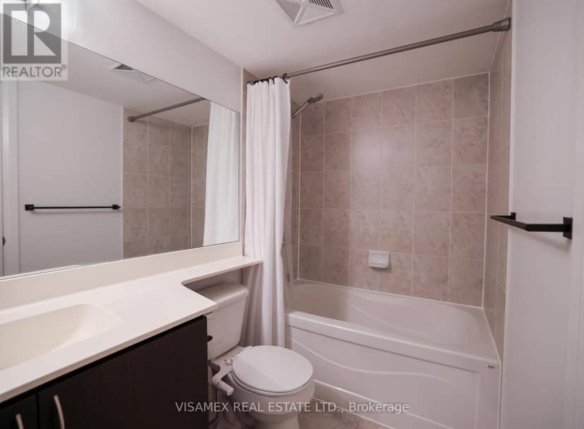 210 - 20 North Park Road — photo 12 of 28