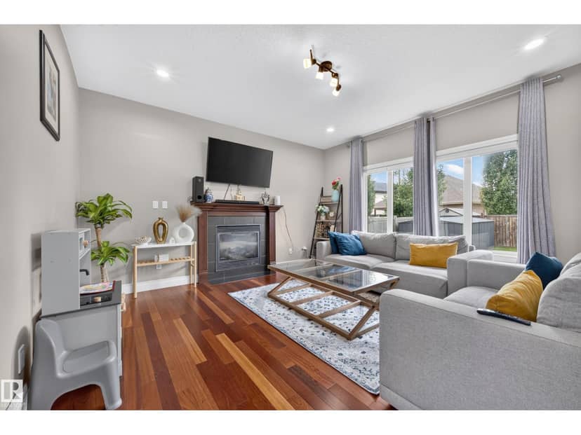 3006 Montrose BV — photo 11 of 40