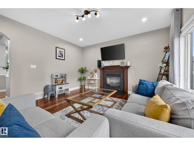 3006 Montrose BV — photo 12 of 40
