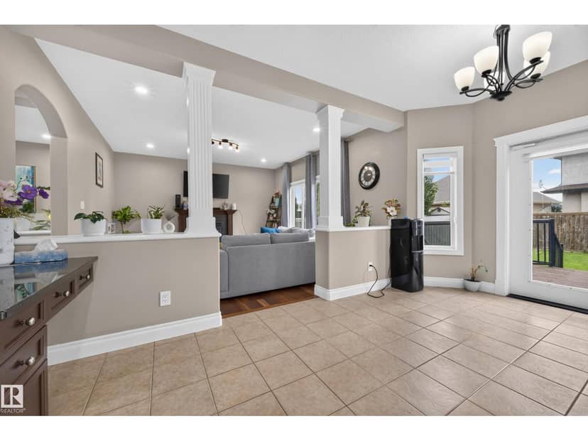 3006 Montrose BV — photo 17 of 40