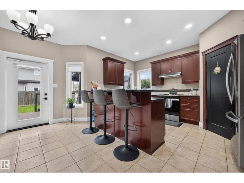 3006 Montrose BV — photo 19 of 40