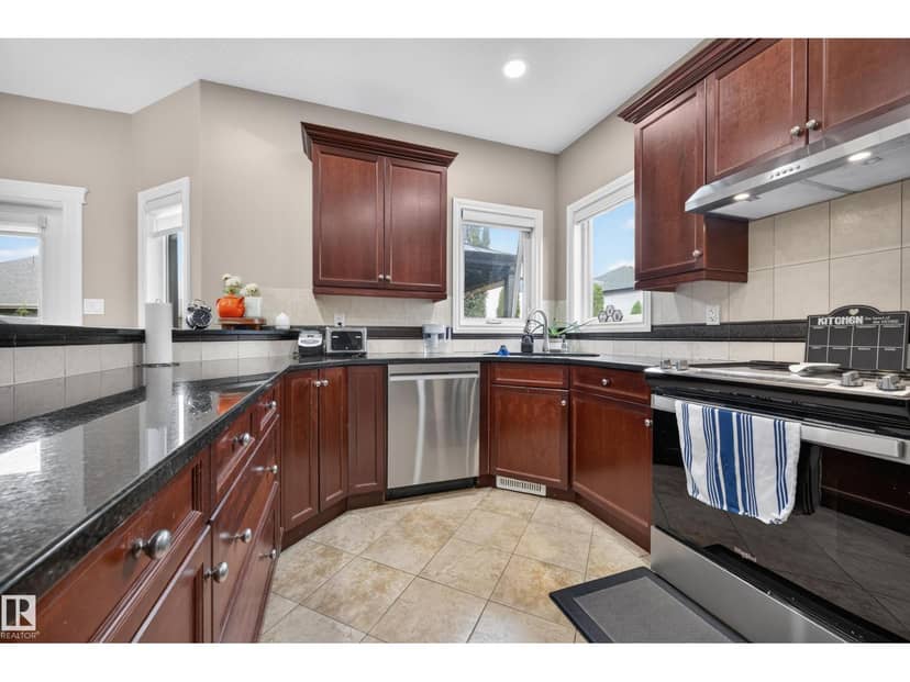 3006 Montrose BV — photo 20 of 40