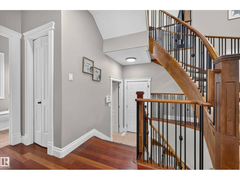 3006 Montrose BV — photo 22 of 40