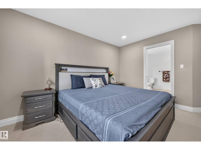 3006 Montrose BV — photo 35 of 40