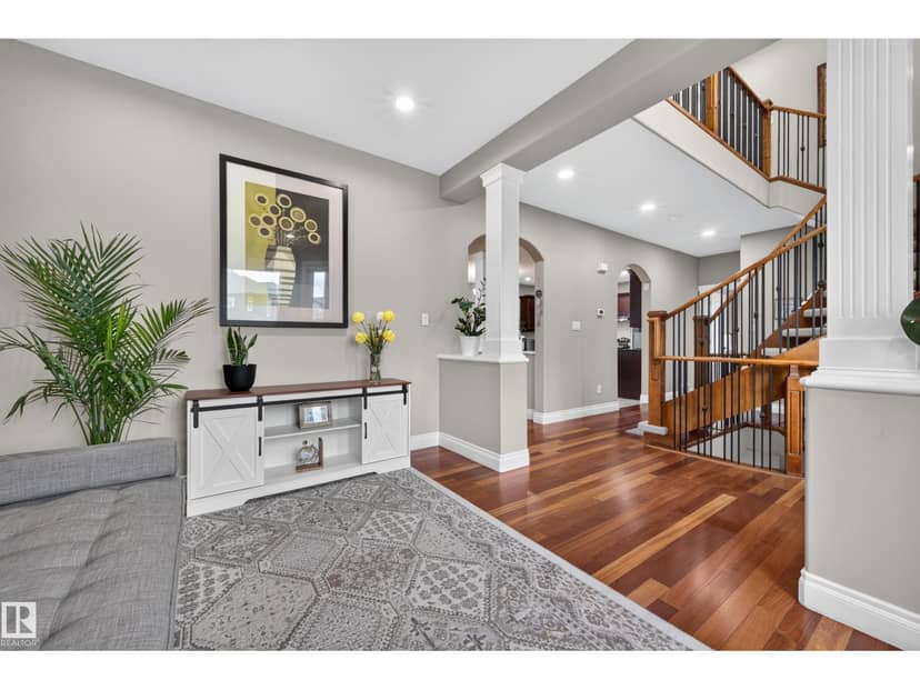 3006 Montrose BV — photo 9 of 40