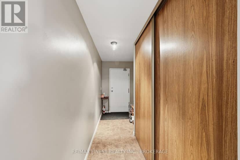 414 - 17 Eldon Hall Place — photo 10 of 34