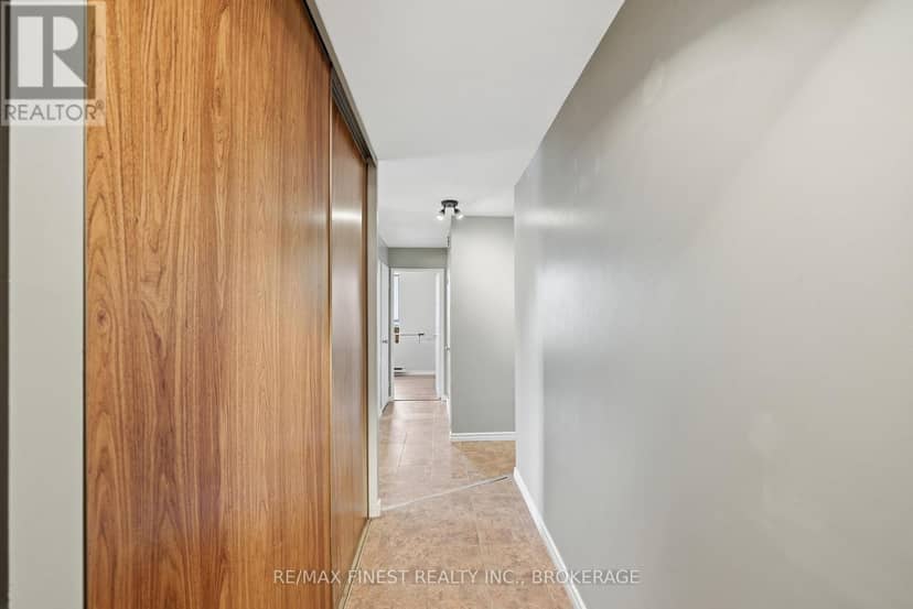 414 - 17 Eldon Hall Place — photo 12 of 34