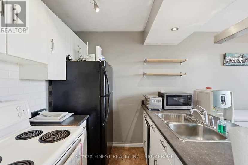 414 - 17 Eldon Hall Place — photo 21 of 34