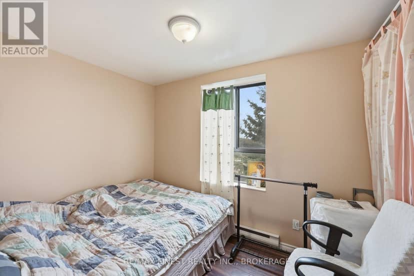 414 - 17 Eldon Hall Place — photo 27 of 34