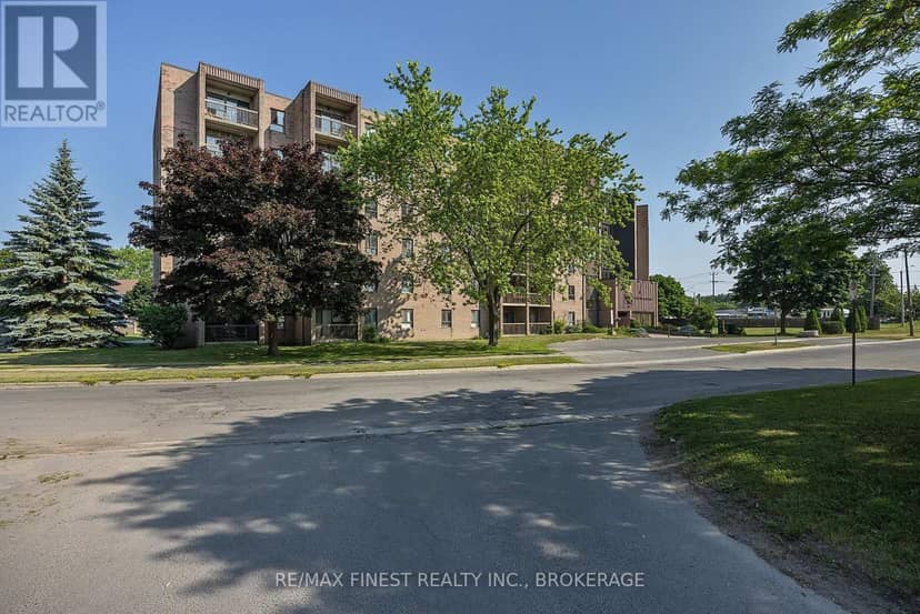 414 - 17 Eldon Hall Place — photo 32 of 34