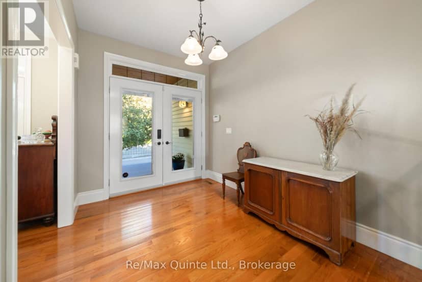 8 Mount Pleasant Road — photo 10 of 40