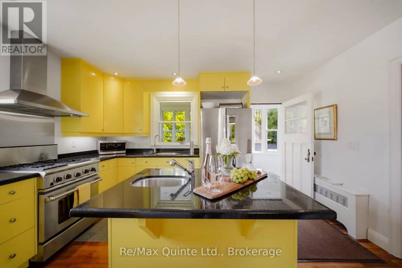 271 Bridge Street East — photo 12 of 40