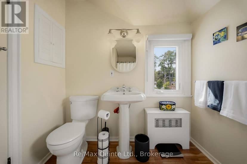 271 Bridge Street East — photo 27 of 40