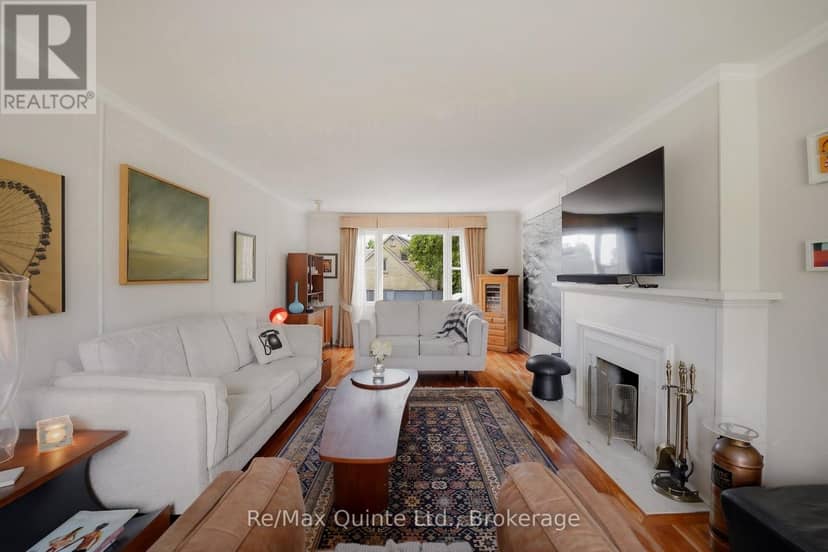 271 Bridge Street East, Belleville, photo 8