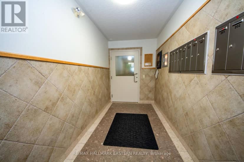 202 - 878 Armour Road — photo 2 of 18