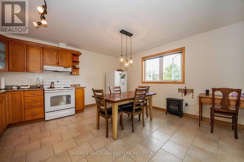 202 - 878 Armour Road — photo 5 of 18