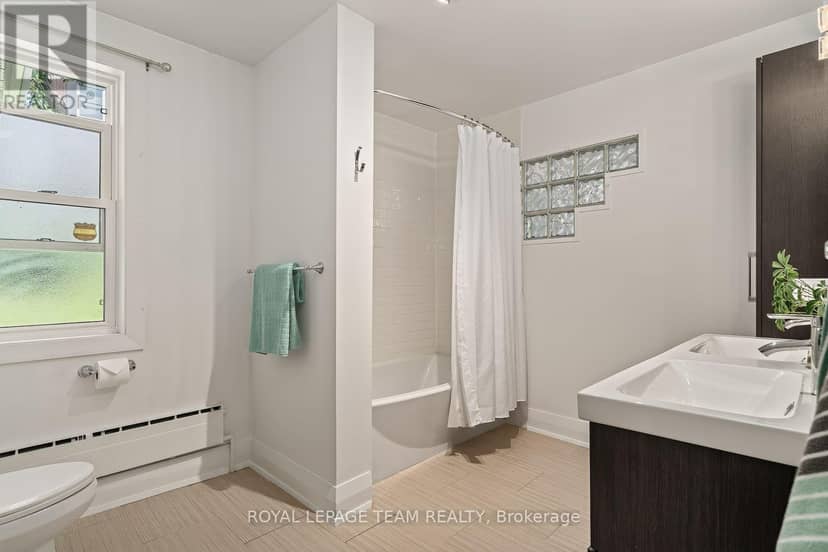 111 Ivy Crescent — photo 14 of 40